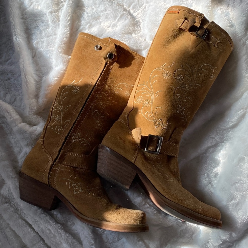 Women’s cowboy boots size 8 rocket dog